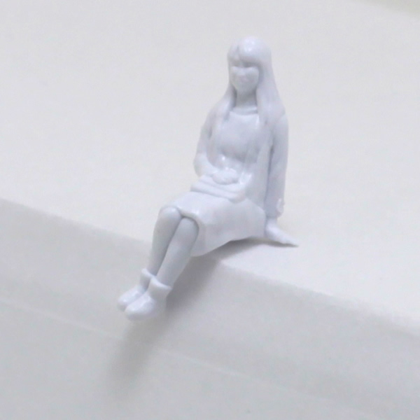 1:50 人物座像 女性C 若者  	JB-50B-08