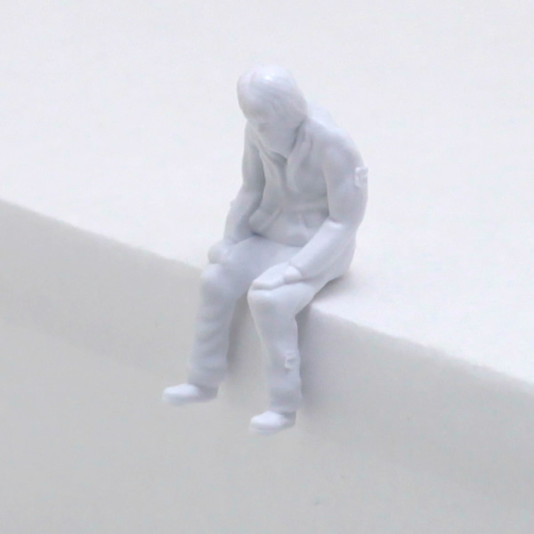 1:50 人物座像 男性C 若者  	JB-50B-07