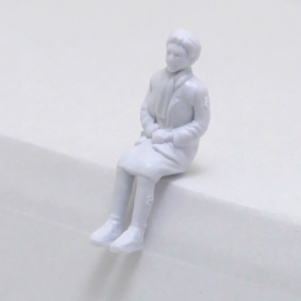 1:50 人物座像 女性B 老人  	JB-50B-06